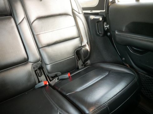 Used 2020 Jeep Wrangler Unlimited Sahara image 14