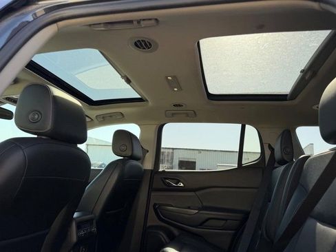 Used 2019 GMC Acadia SLT w/ LPO, Floor Liner Package FWD image 10