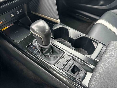 Used 2025 Toyota Camry SE image 31