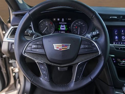 Used 2023 Cadillac XT5 Sportv w/ Technology Package image 12