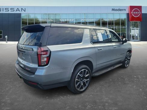 Used 2024 Chevrolet Suburban RST image 5