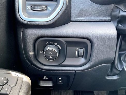 Used 2025 RAM 1500 Big Horn AWD/4WD image 16
