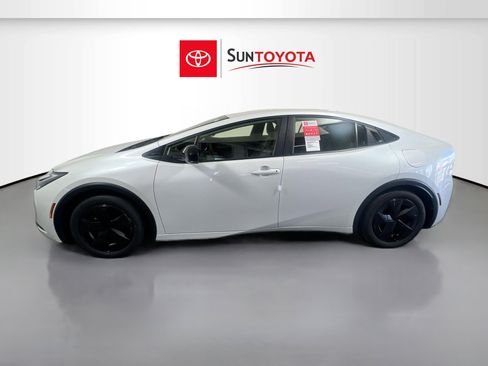 Used 2025 Toyota Prius LE FWD image 7