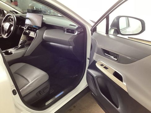Used 2024 Toyota Venza Limited AWD/4WD image 19