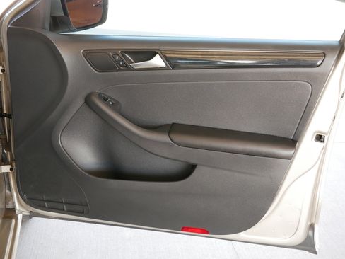 Used 2016 Volkswagen Jetta SEL image 12