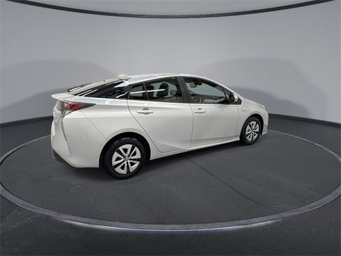 Used 2018 Toyota Prius Four image 8