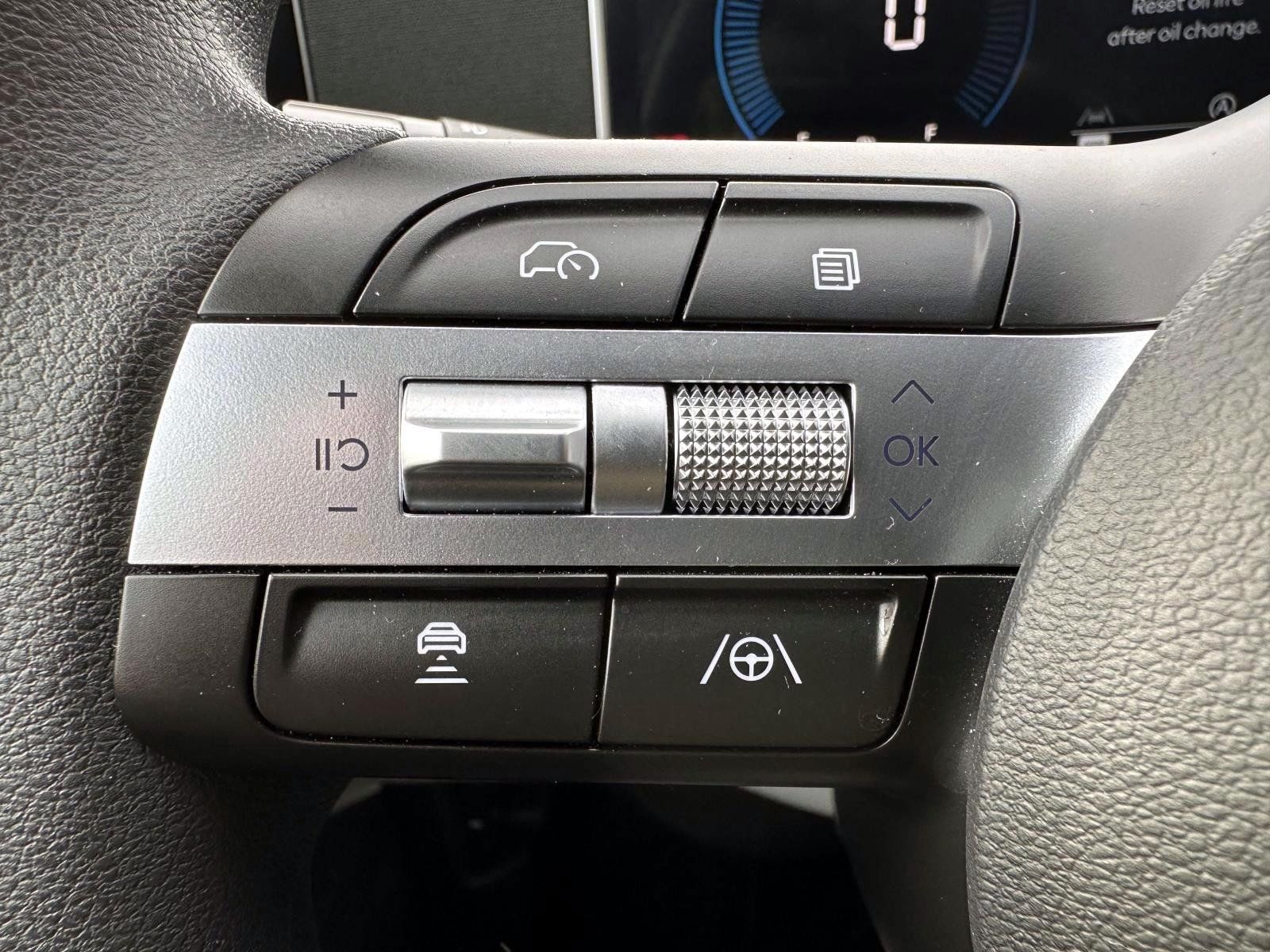 Used 2025 Hyundai Tucson SE AWD/4WD image 17