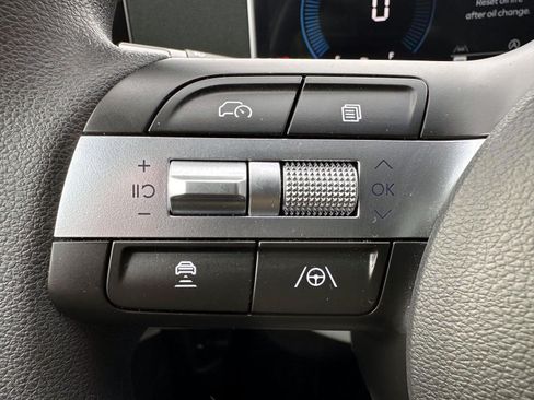 Used 2025 Hyundai Tucson SE AWD/4WD image 17