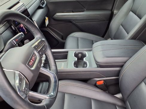 Used 2024 GMC Acadia Elevation w/ Luxury Package FWD image 17