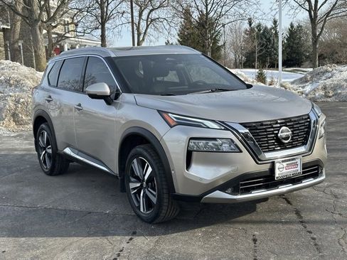 Used 2021 Nissan Rogue Platinum image 3