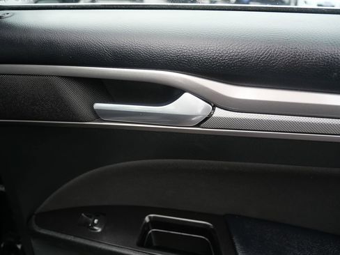 Used 2017 Ford Fusion SE w/ Fusion SE Technology Package image 29