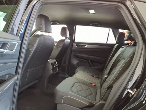 Certified 2024 Volkswagen Atlas Cross Sport SE FWD image 17