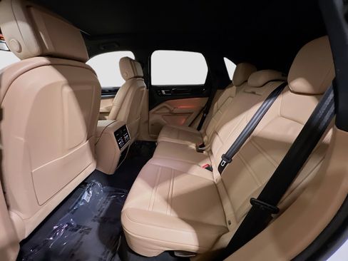 Used 2021 Porsche Cayenne image 19