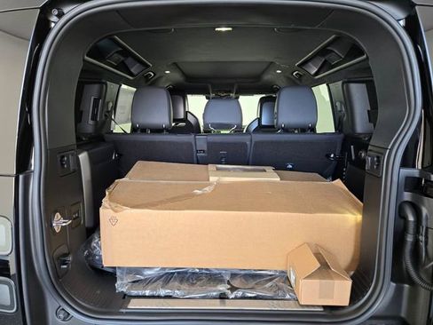New 2026 Land Rover Defender 110 OCTA AWD/4WD image 14