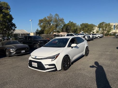 Used 2023 Toyota Corolla SE w/ Carpet Mat Package (TMS) FWD image 1
