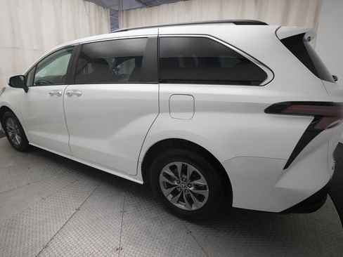 Used 2025 Toyota Sienna XLE FWD image 35