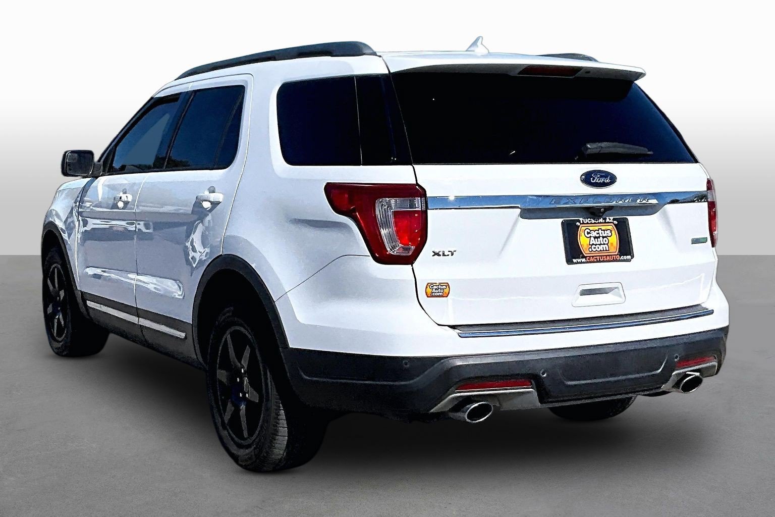 Used 2018 Ford Explorer XLT w/ Equipment Group 201A FWD image 11
