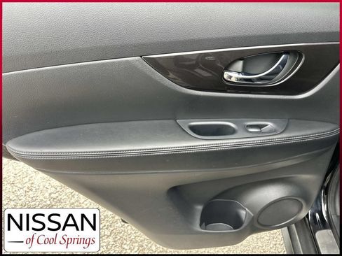 Used 2019 Nissan Rogue SV w/ Premium Package FWD image 23