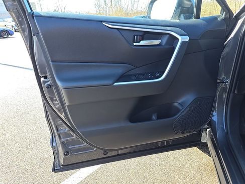 Certified 2025 Toyota RAV4 XLE image 30