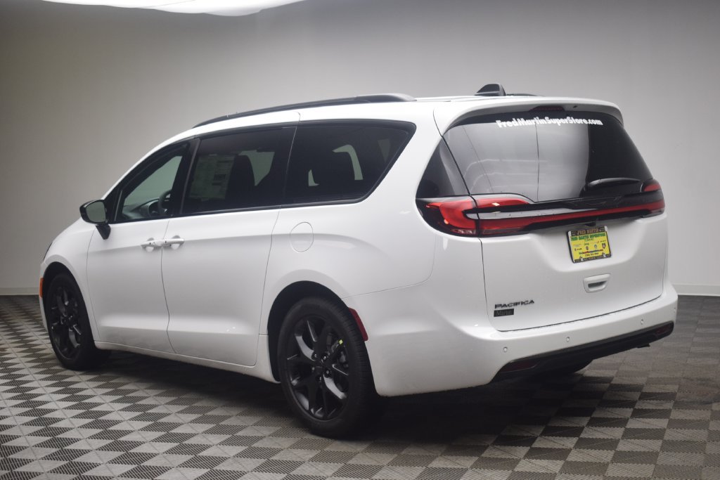 New 2027 Chrysler Pacifica Select FWD image 12
