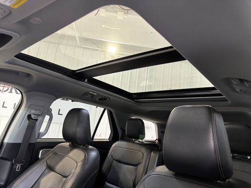 Used 2022 Ford Explorer Limited w/ Equipment Group 301A image 15