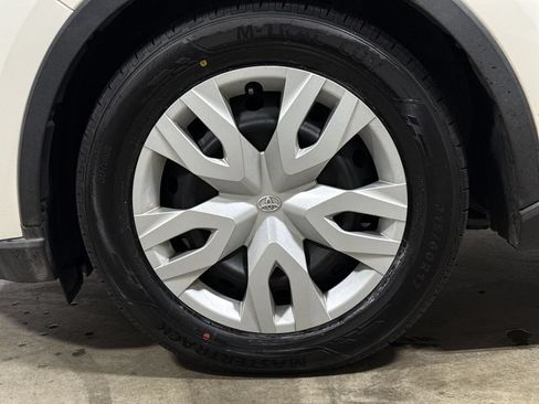 Used 2020 Toyota C-HR LE FWD image 26