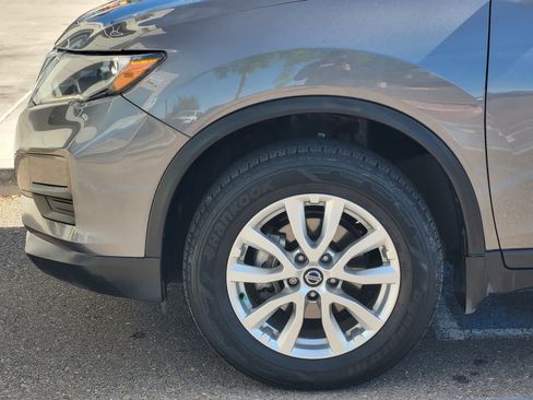 Used 2019 Nissan Rogue SV AWD/4WD image 8