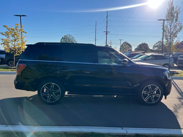 Used 2020 Ford Expedition Limited w/ Equipment Group 303A AWD/4WD image 4