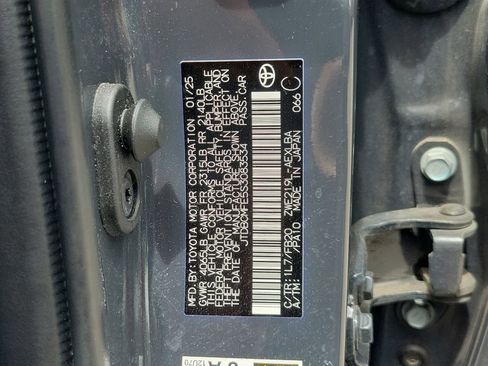 Used 2025 Toyota Corolla LE w/ Convenience Package image 32