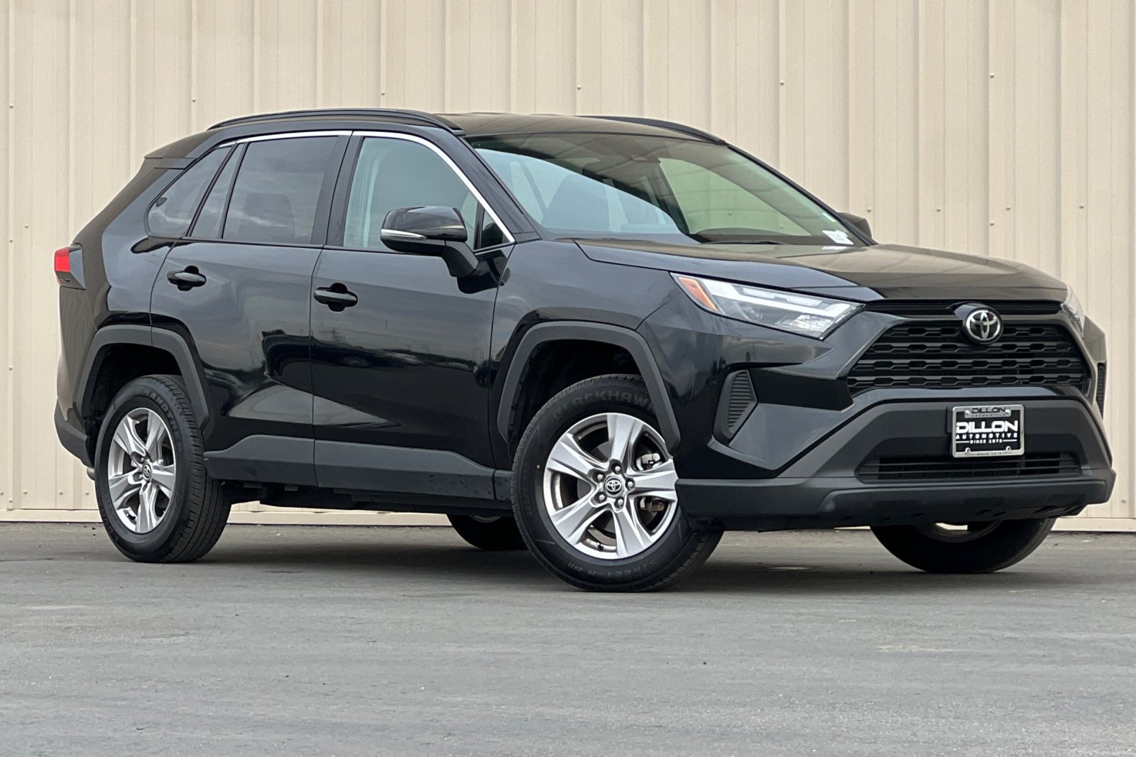 Used 2025 Toyota RAV4 XLE AWD/4WD image 2