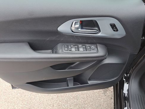New 2026 Chrysler Pacifica Limited w/ S Appearance Package FWD image 18