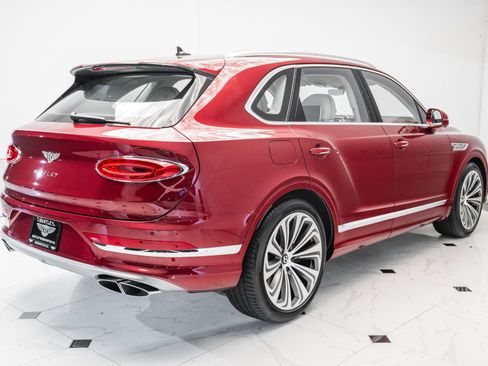 Used 2025 Bentley Bentayga image 12