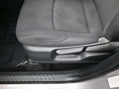 Used 2019 Toyota C-HR XLE FWD image 16