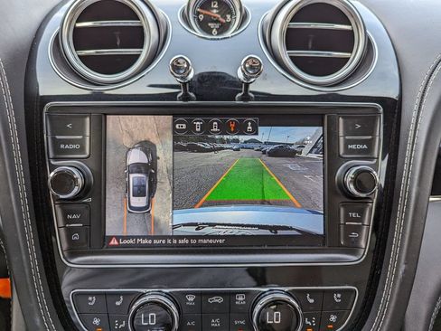 Used 2018 Bentley Bentayga AWD/4WD image 23