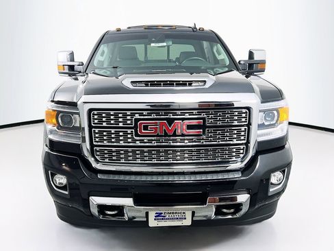 Used 2019 GMC Sierra 2500 Denali w/ Duramax Plus Package image 2