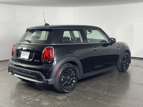 Used 2023 MINI Cooper 2-Door Hardtop image 4