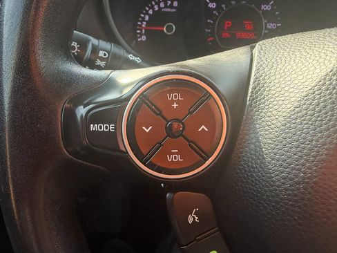 Used 2018 Kia Soul FWD image 17