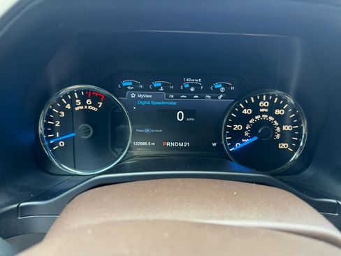 Used 2015 Ford F150 King Ranch w/ Equipment Group 601A Luxury AWD/4WD image 21