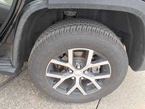 Used 2023 Jeep Grand Cherokee Limited image 14