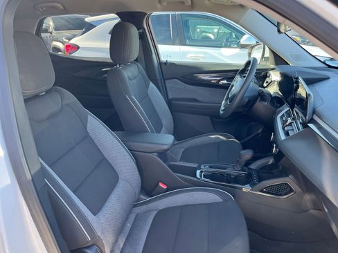 Used 2025 Chevrolet TrailBlazer LT image 34