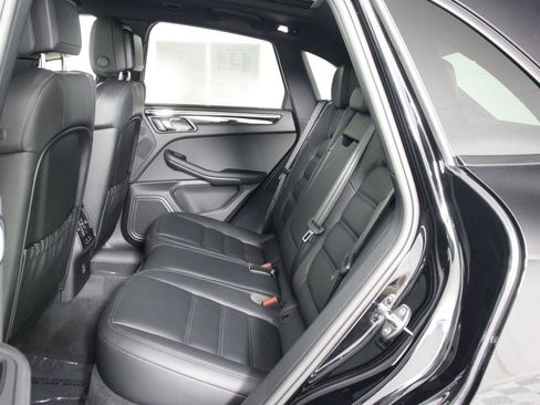 Certified 2026 Porsche Macan AWD/4WD image 33