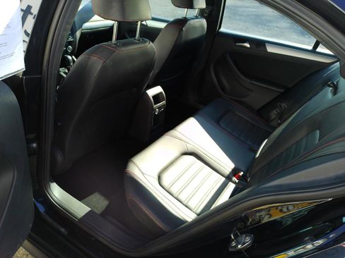 Used 2013 Volkswagen Jetta GLI Autobahn FWD image 29