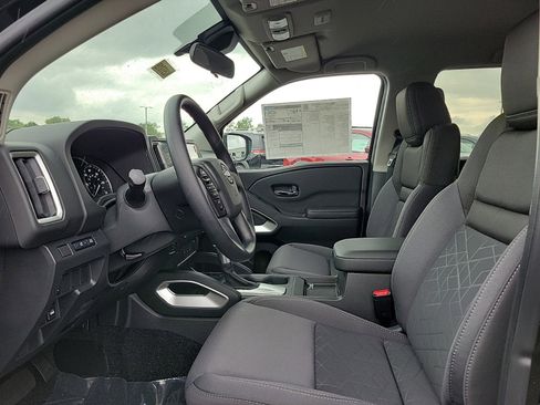 Used 2025 Nissan Frontier SV w/ Tow Package image 15