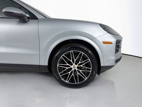 Certified 2025 Porsche Cayenne Coupe AWD/4WD image 29