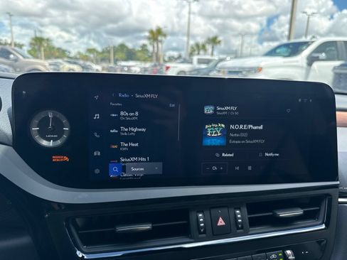 Used 2025 Lexus ES 300h Ultra Luxury w/ Accessory Package (Z1) FWD image 26