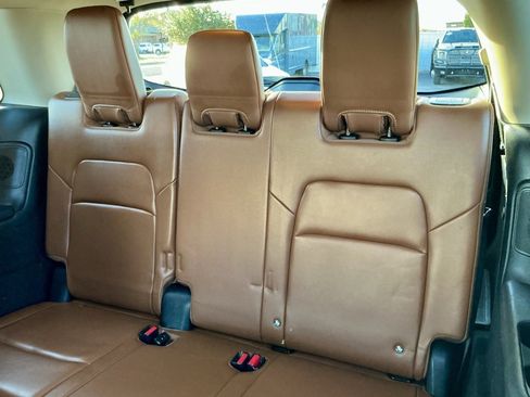 Used 2023 Nissan Pathfinder Platinum w/ Black Appearance Package image 28