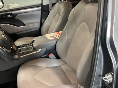 Used 2022 Toyota Highlander Limited AWD/4WD image 17