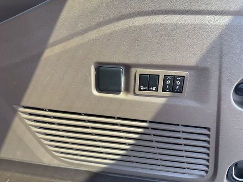 Used 2021 GMC Yukon XL Denali image 16