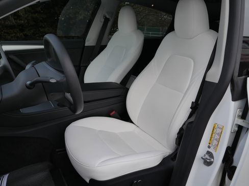 Used 2023 Tesla Model Y Long Range image 26