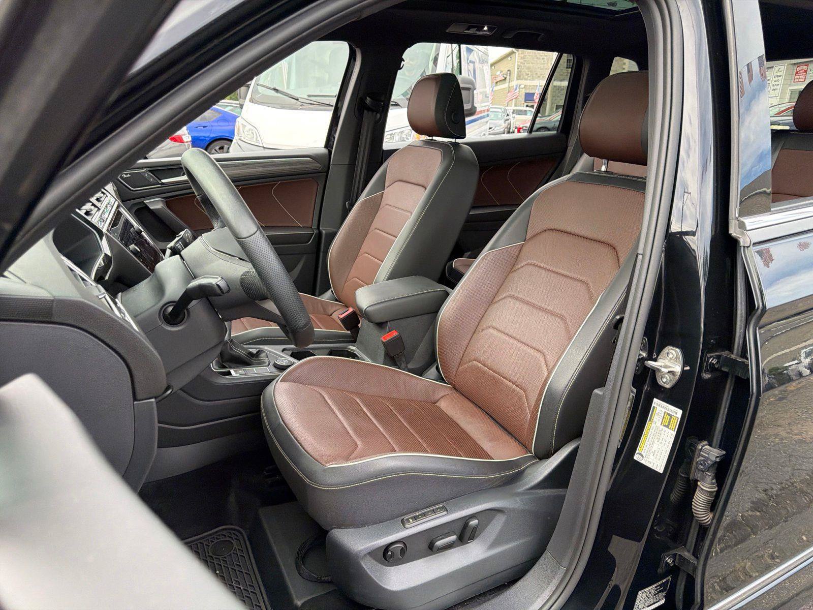 Used 2024 Volkswagen Tiguan SEL R-Line AWD/4WD image 31